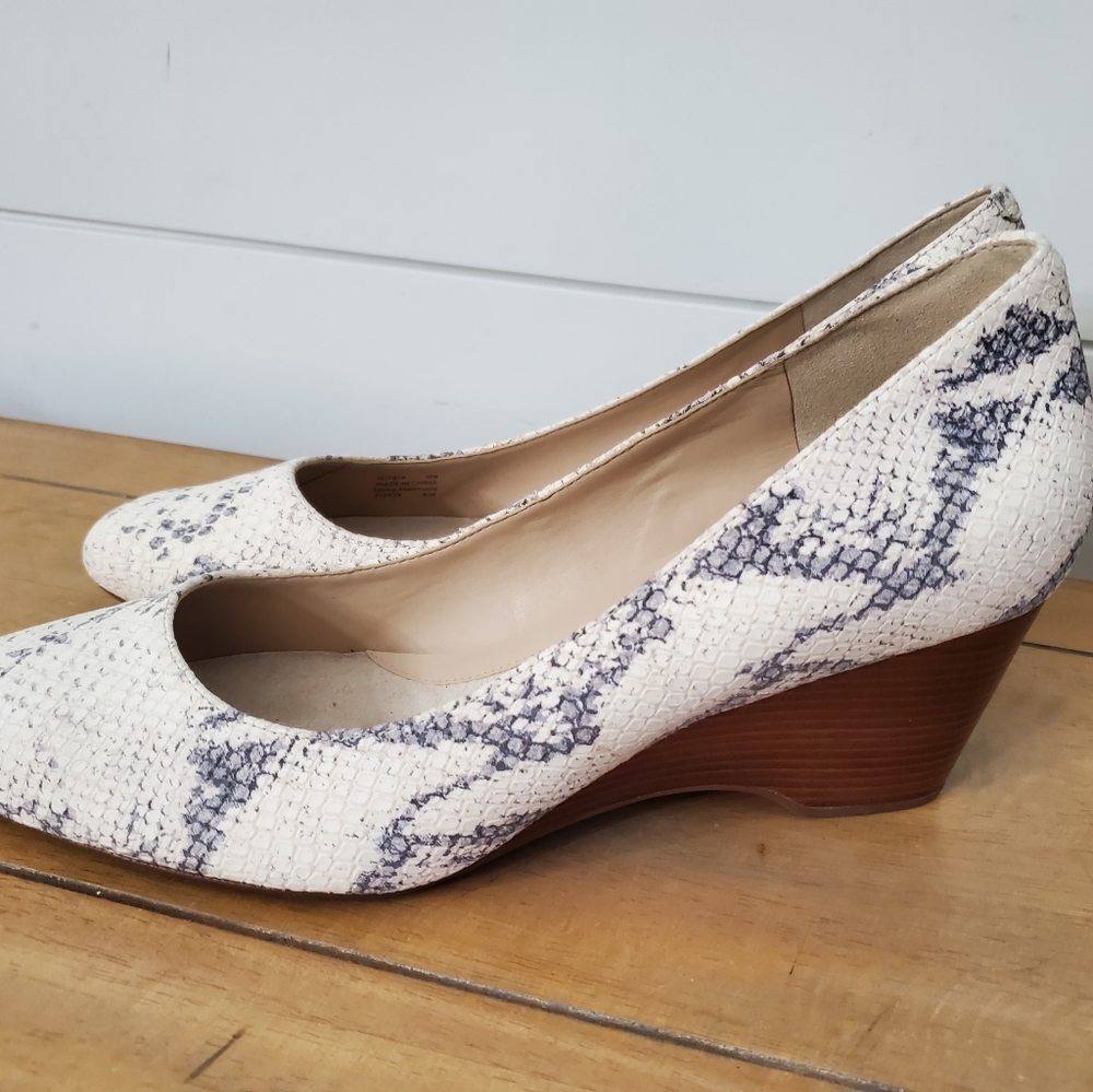 Cole haan snakeskin cream gray wedge heel shoes